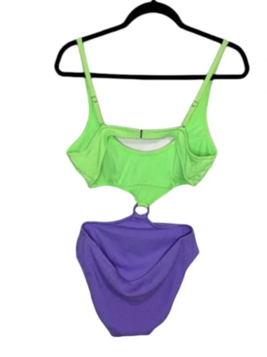 SALT + COVE Colorblocked One-Piece
Monokini Women’s Juniors’ Size XL - Picture 5 of 8